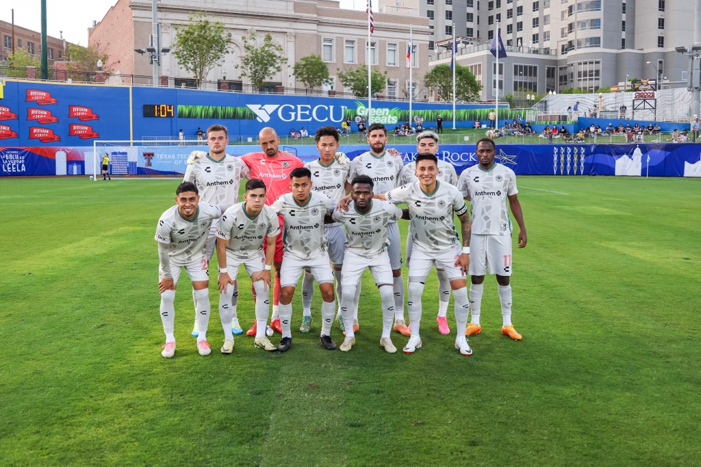 Image of Oakland Roots SC starting eleven.